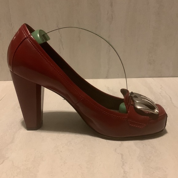 Kalliste Women's Red Classy Patent Front Buckle/Chain Pumps Size 9.5 - Picture 9 of 15
